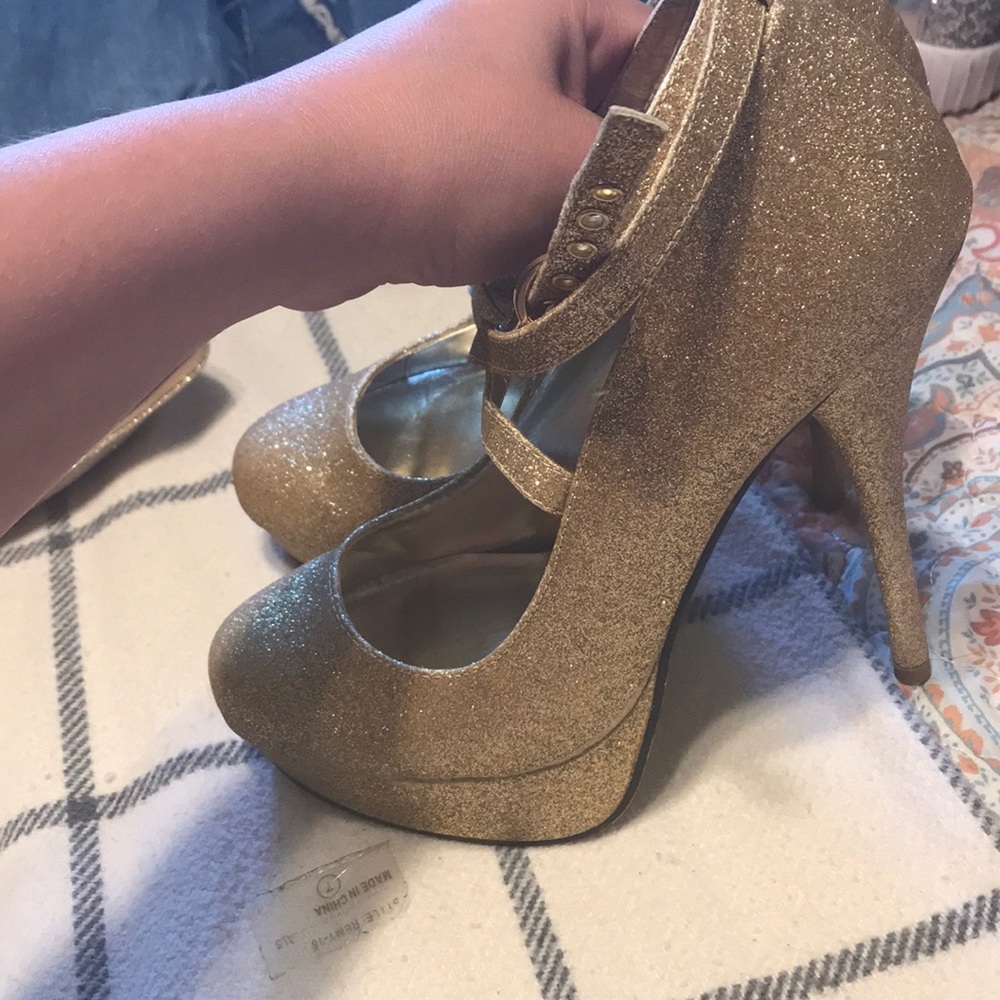 Heels - Picture 5 of 6